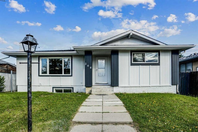 264 Penbrooke Close Se, Calgary