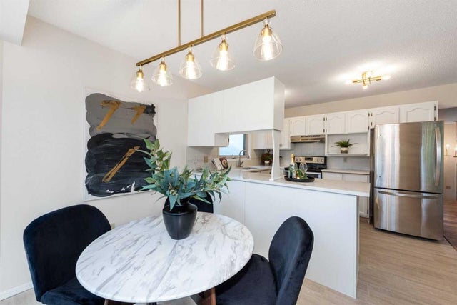 47 Hawkstone Drive Nw, Calgary