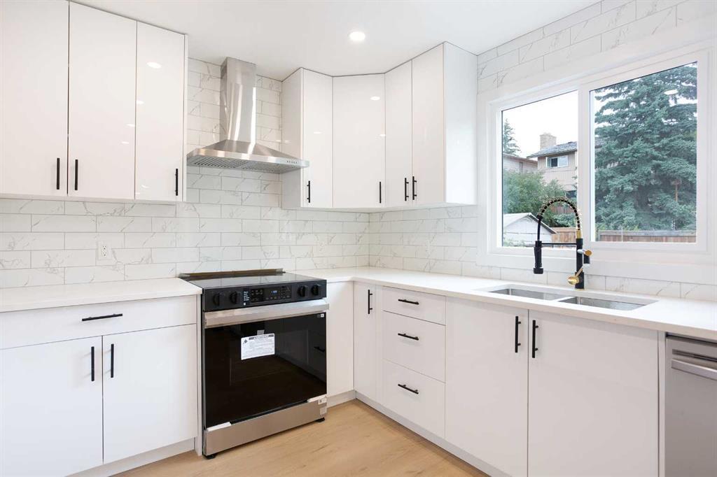 24 Hawkwood Crescent Nw, Calgary