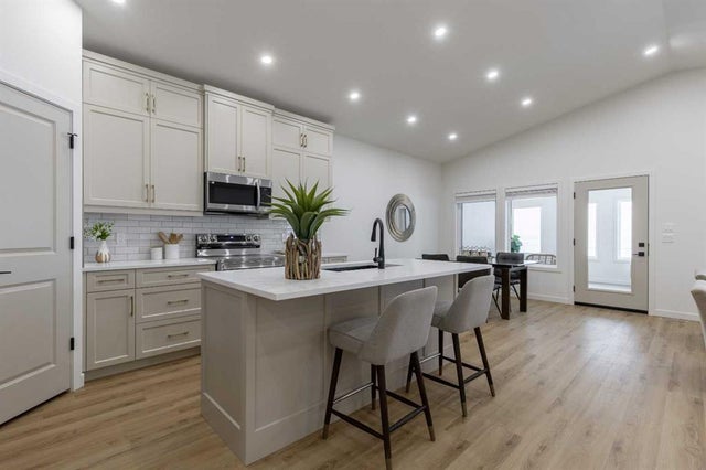 112 E 300 S, Raymond