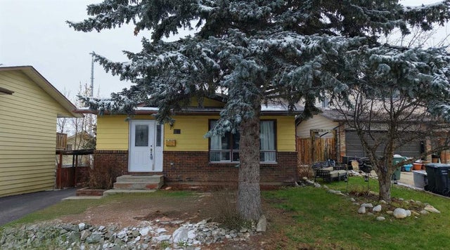 76 Coach Manor Rise Sw, Calgary