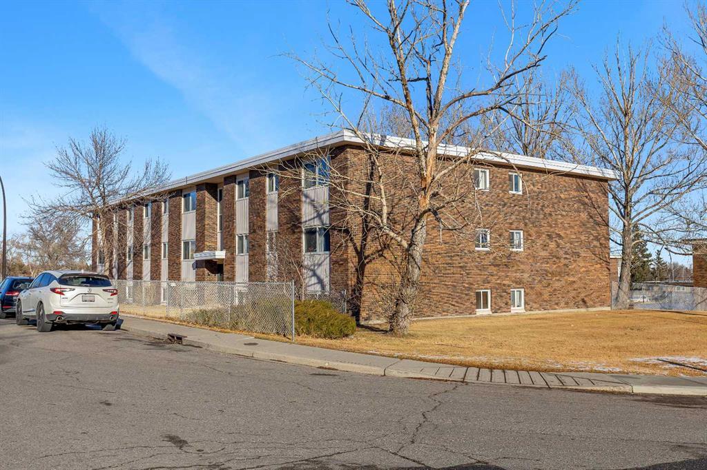 301, 6464 Travois Crescent Northwest, Calgary – Residential Apartment Listing Photo 2