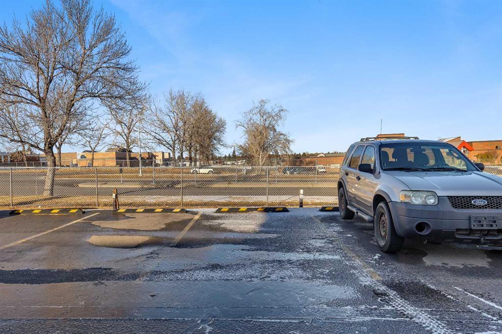 301, 6464 Travois Crescent Northwest, Calgary – Residential Apartment Listing Photo 35