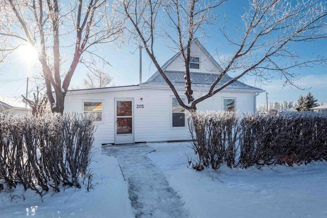 205 Trochu Avenue, Trochu