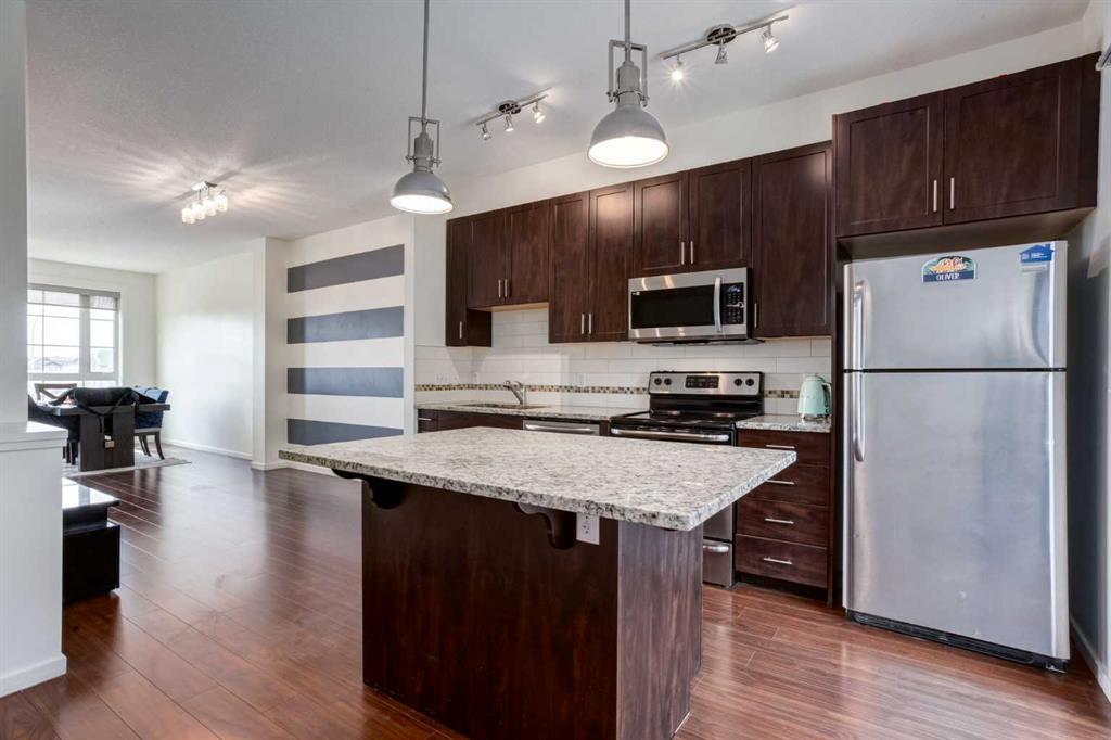 215 Copperpond Common Southeast, Calgary – Residential Row/Townhouse Listing Photo 13