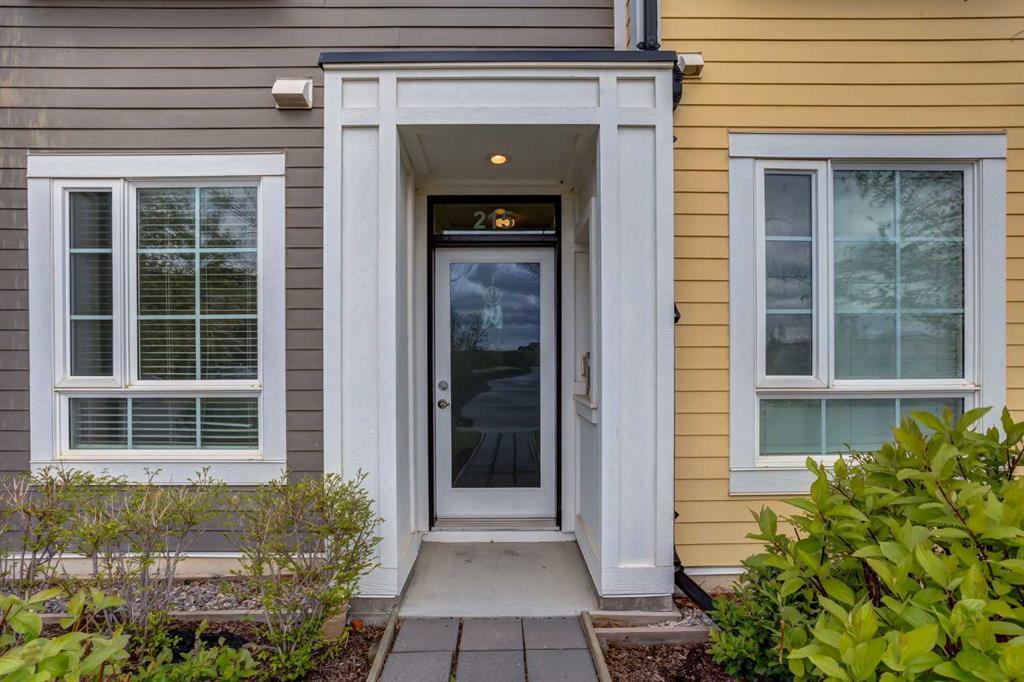 215 Copperpond Common Southeast, Calgary – Residential Row/Townhouse Listing Photo 5