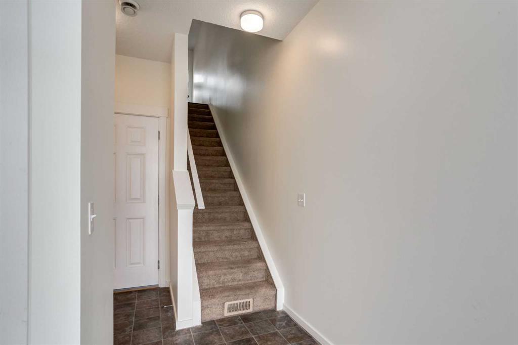 215 Copperpond Common Southeast, Calgary – Residential Row/Townhouse Listing Photo 7