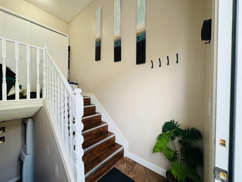 3, 1412 43 Street Southeast, Calgary – Residential Row/Townhouse Listing Photo 2