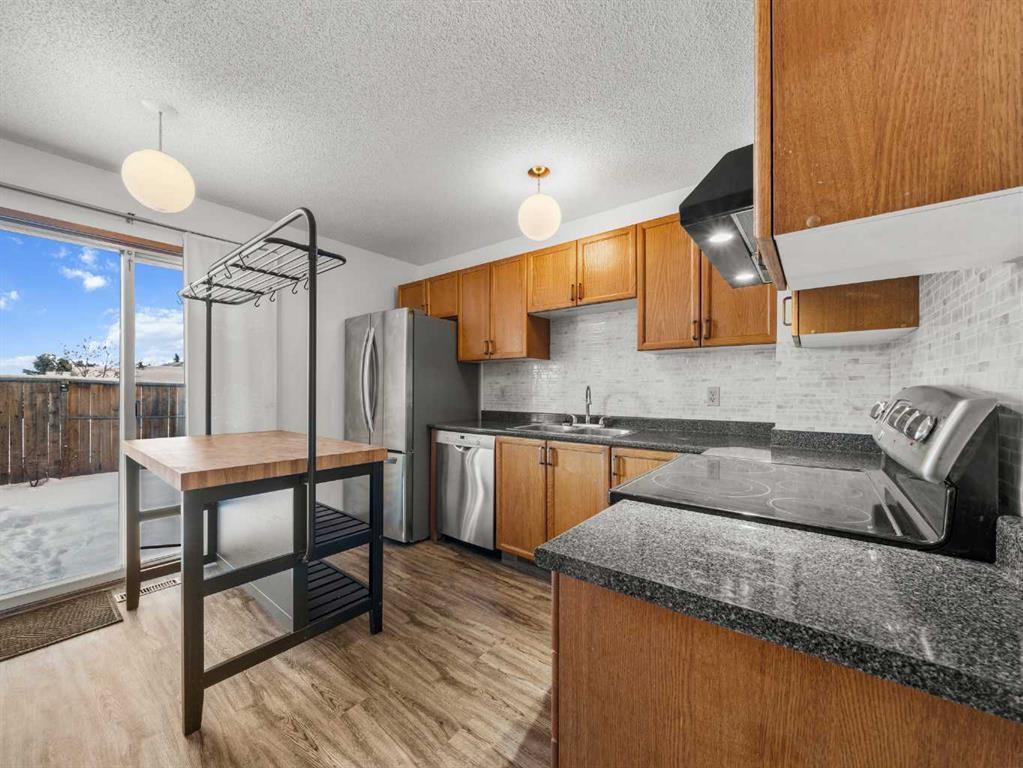 10 Martinbrook Road Northeast, Calgary – Residential Detached Listing Photo 2