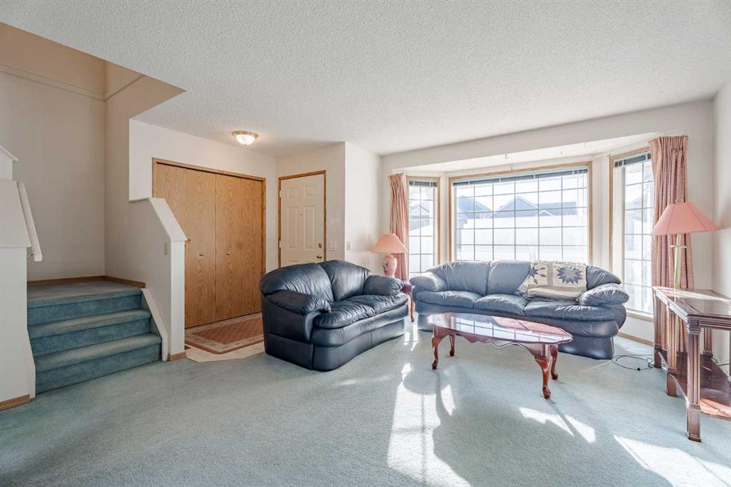 82 Martinridge Crescent Northeast, Calgary – Residential Detached Listing Photo 3