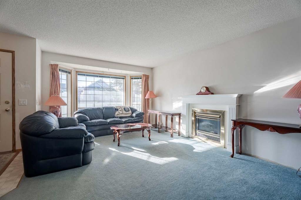 82 Martinridge Crescent Northeast, Calgary – Residential Detached Listing Photo 4