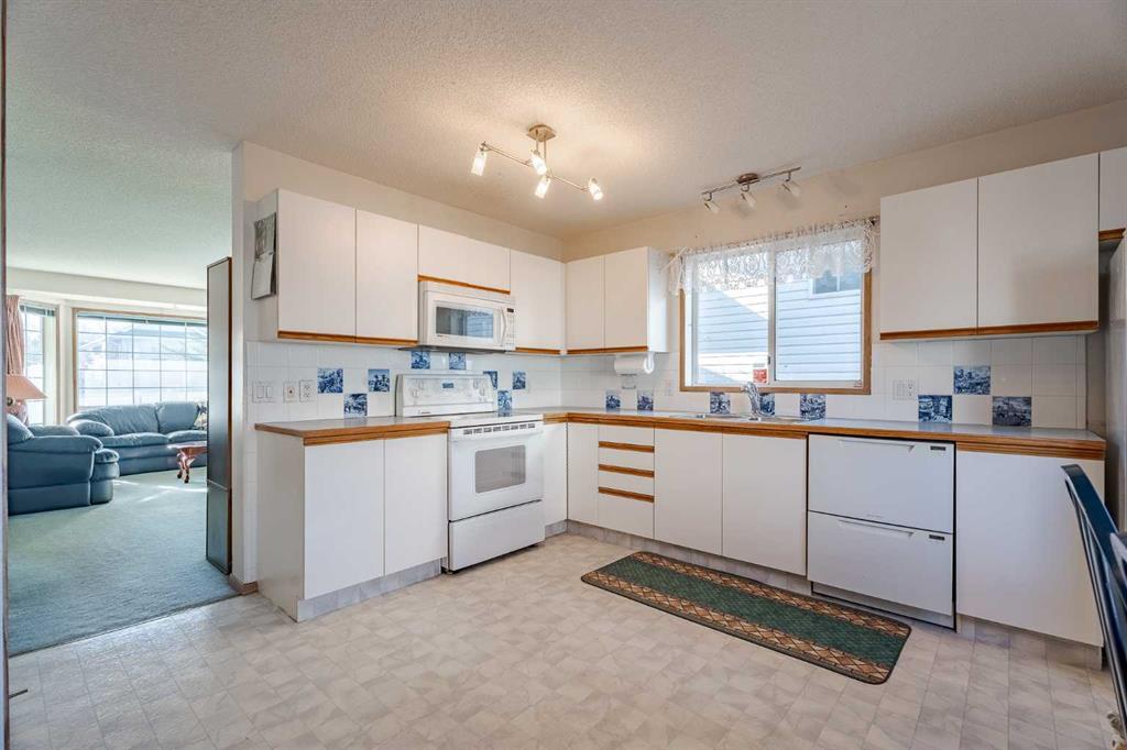 82 Martinridge Crescent Northeast, Calgary – Residential Detached Listing Photo 7