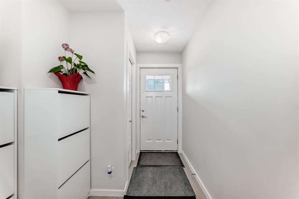 206 Cranbrook Square Southeast, Calgary – Residential Row/Townhouse Listing Photo 5