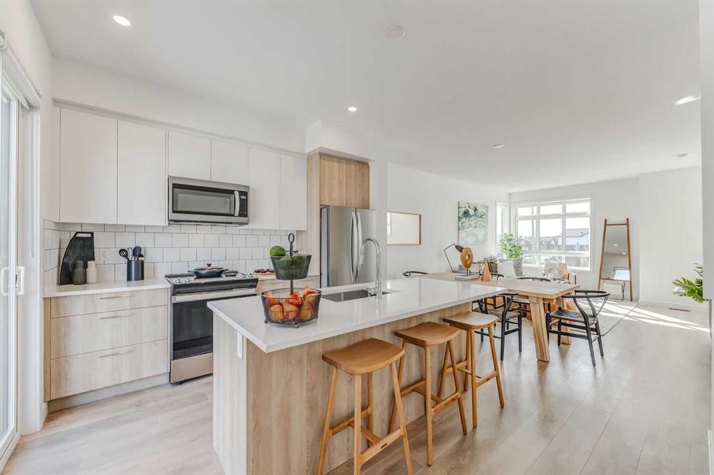 425 Belmont Avenue Southwest, Calgary – Residential Row/Townhouse Listing Photo 3