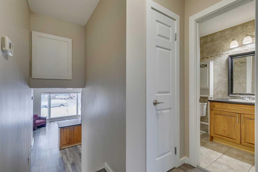 68 Woodglen Close Southwest, Calgary – Residential Detached Listing Photo 13