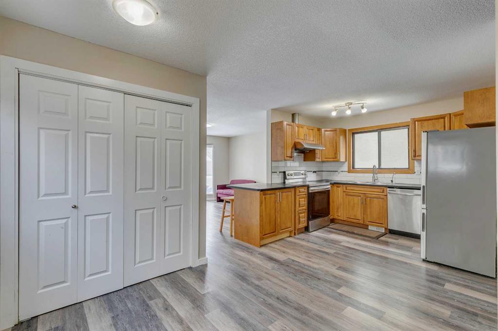 68 Woodglen Close Southwest, Calgary – Residential Detached Listing Photo 5