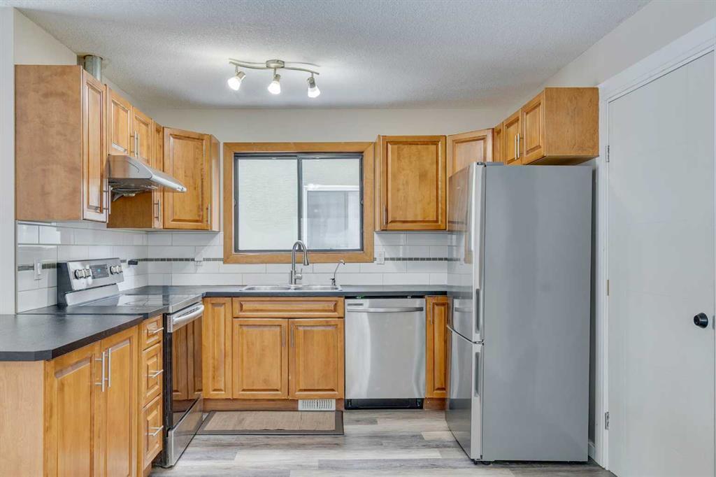 68 Woodglen Close Southwest, Calgary – Residential Detached Listing Photo 7