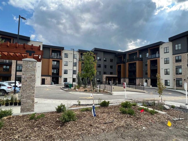 110, 8355 19 Avenue Sw, Calgary