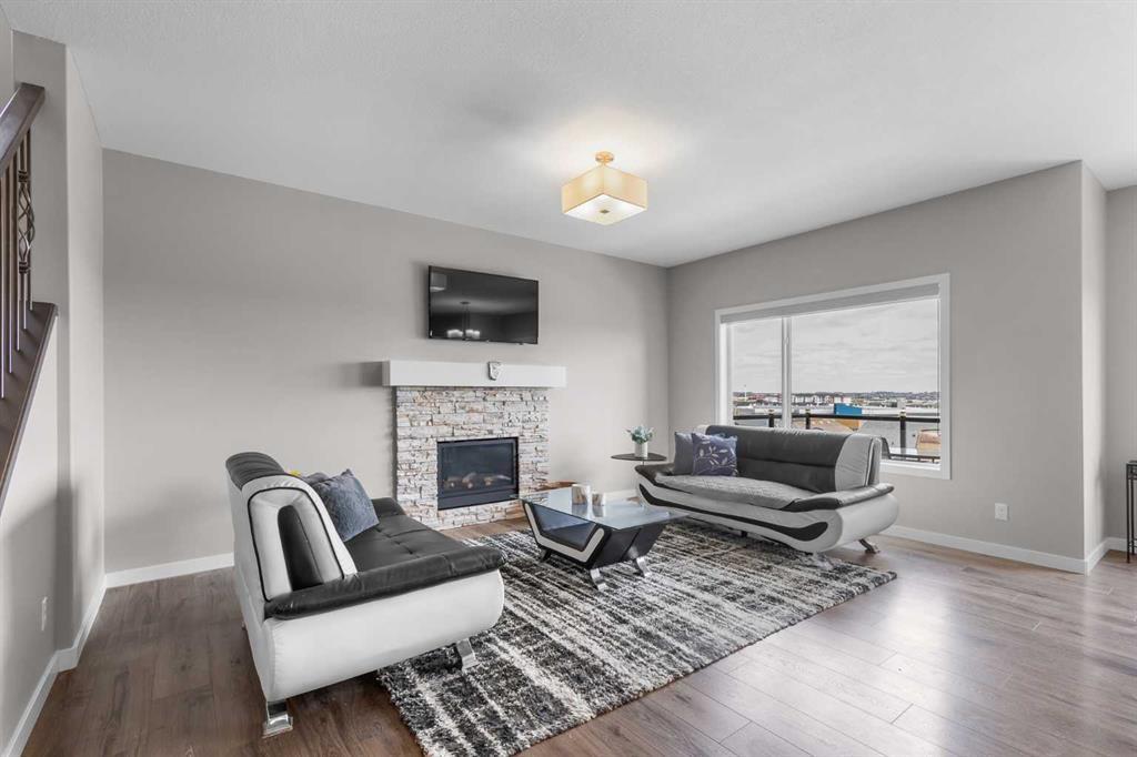 247 Hillcrest Heights Southwest, Airdrie – Residential Detached Listing Photo 2