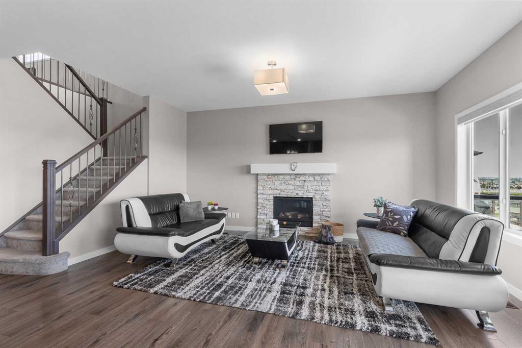 247 Hillcrest Heights Southwest, Airdrie – Residential Detached Listing Photo 3