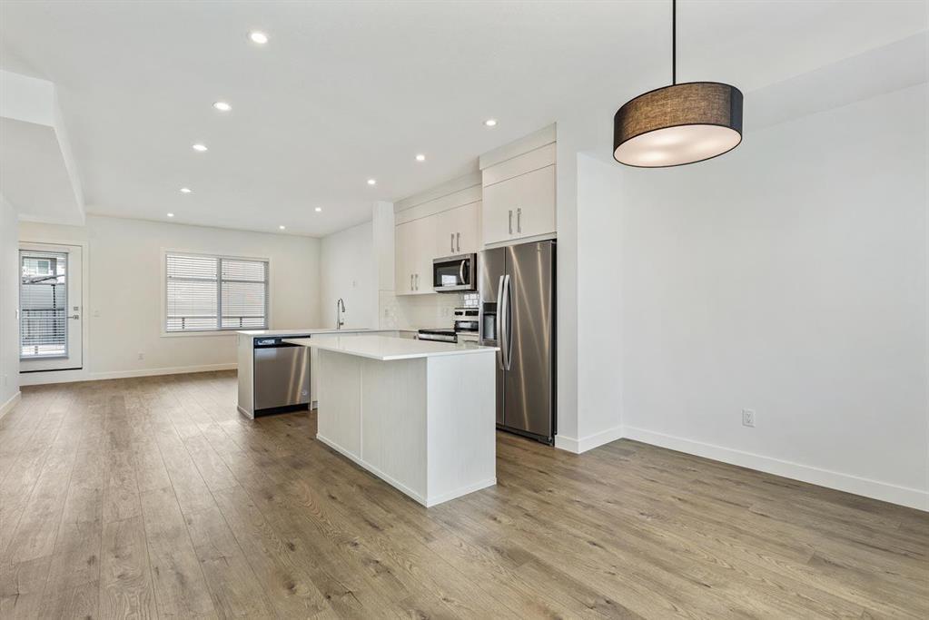 50 Cornerglen Manor Northeast, Calgary – Residential Row/Townhouse Listing Photo 5