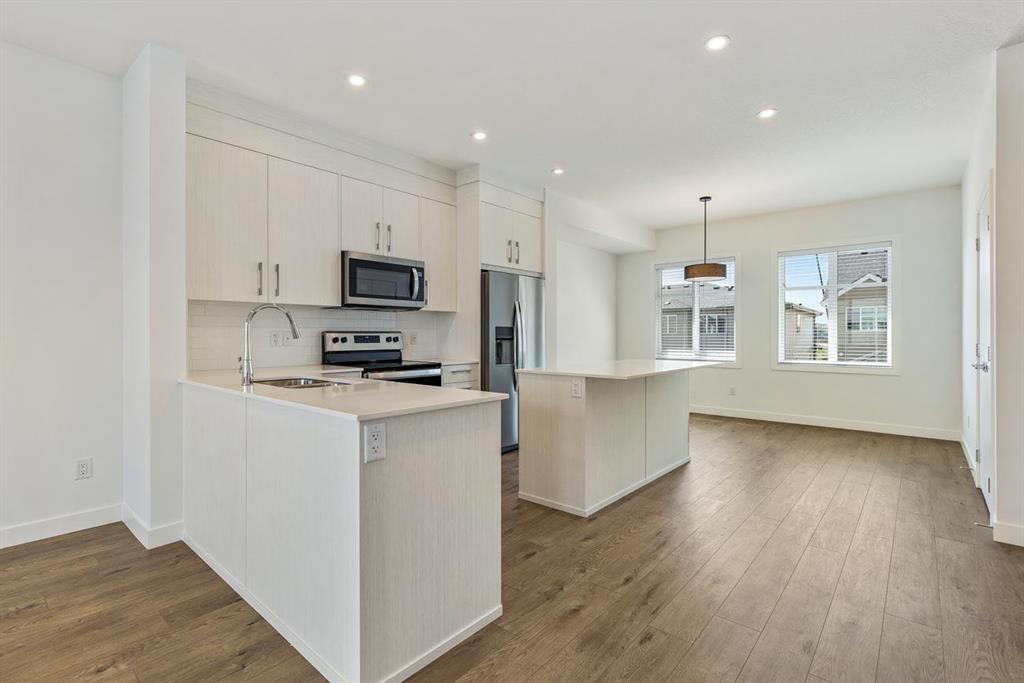 50 Cornerglen Manor Northeast, Calgary – Residential Row/Townhouse Listing Photo 6