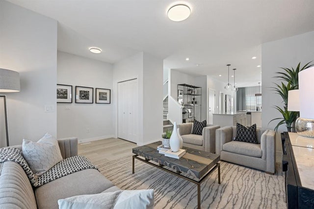 130 Mallard Heath Se, Calgary