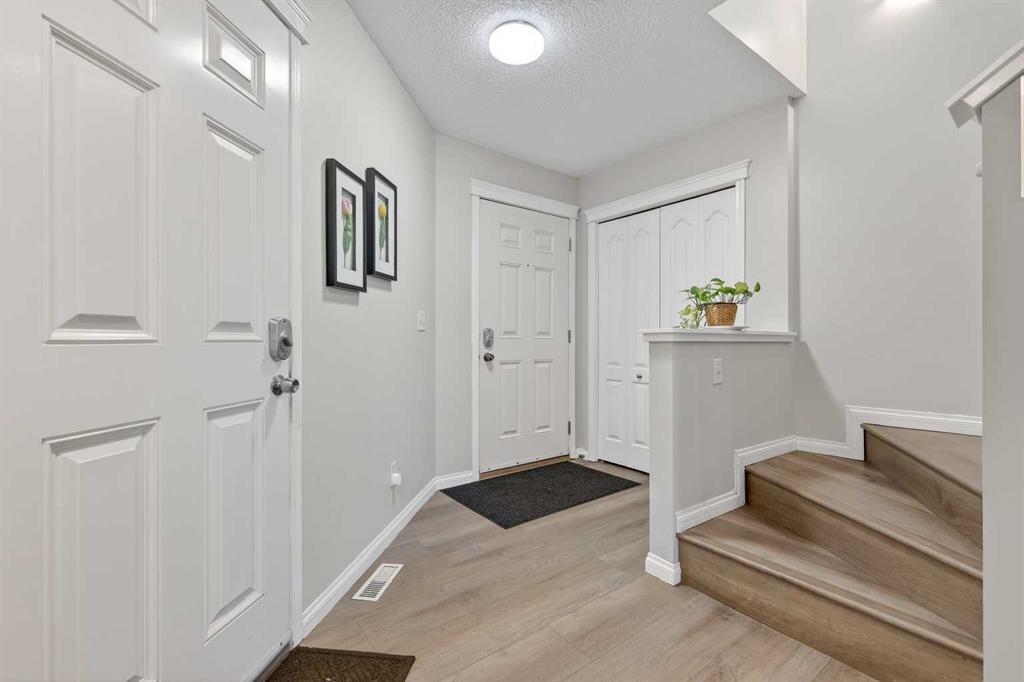 728 Carriage Lane Drive, Carstairs – Residential Semi Detached Listing Photo 3