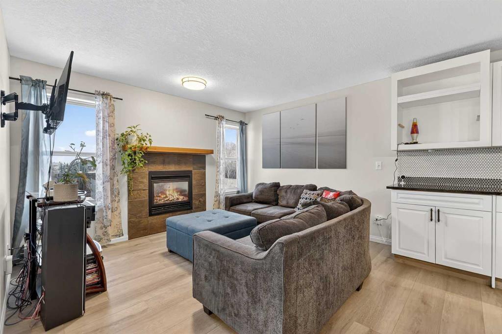 728 Carriage Lane Drive, Carstairs – Residential Semi Detached Listing Photo 6