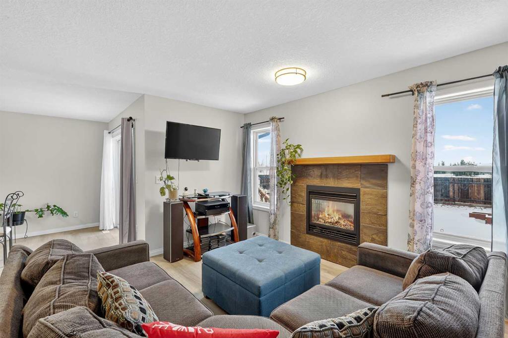 728 Carriage Lane Drive, Carstairs – Residential Semi Detached Listing Photo 7