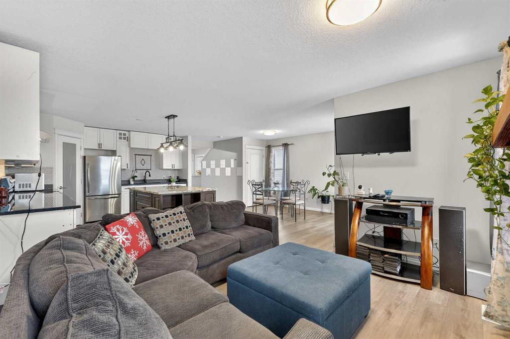 728 Carriage Lane Drive, Carstairs – Residential Semi Detached Listing Photo 8