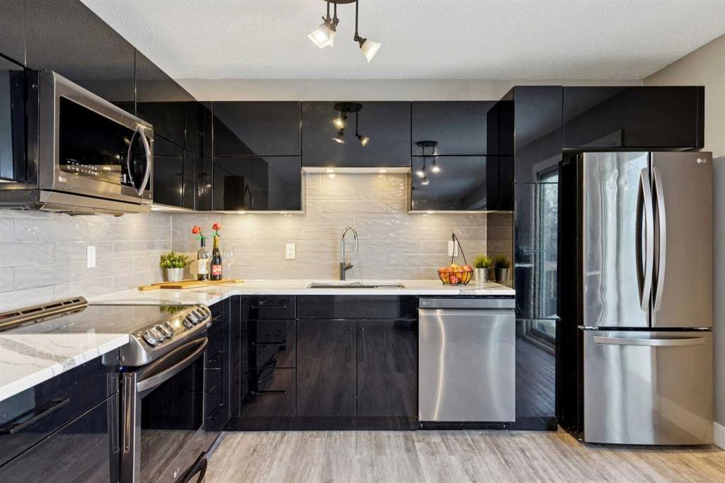 5432 Silverdale Drive Northwest, Calgary – Residential Detached Listing Photo 9