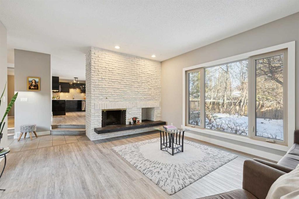 5432 Silverdale Drive Northwest, Calgary – Residential Detached Listing Photo 4