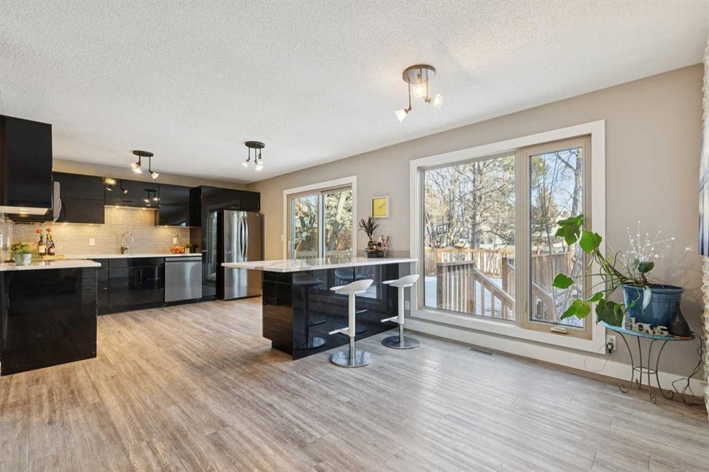 5432 Silverdale Drive Northwest, Calgary – Residential Detached Listing Photo 5