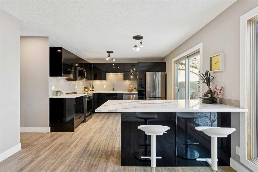 5432 Silverdale Drive Northwest, Calgary – Residential Detached Listing Photo 7