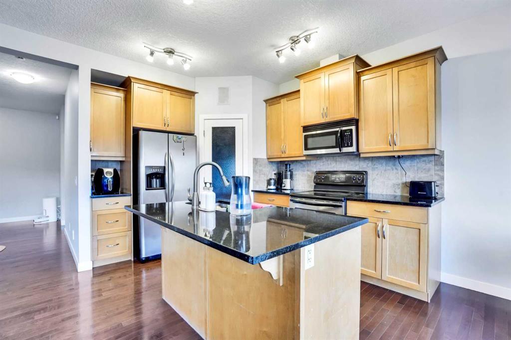 1728 Luxstone Drive Southwest, Airdrie – Residential Semi Detached Listing Photo 9