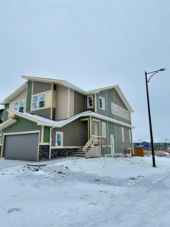 99 Waterford Mews, Chestermere
