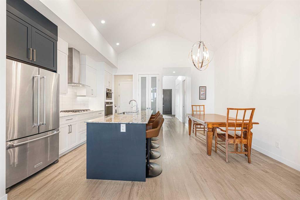 12572 Crestmont Boulevard Southwest, Calgary – Residential Row/Townhouse Listing Photo 9