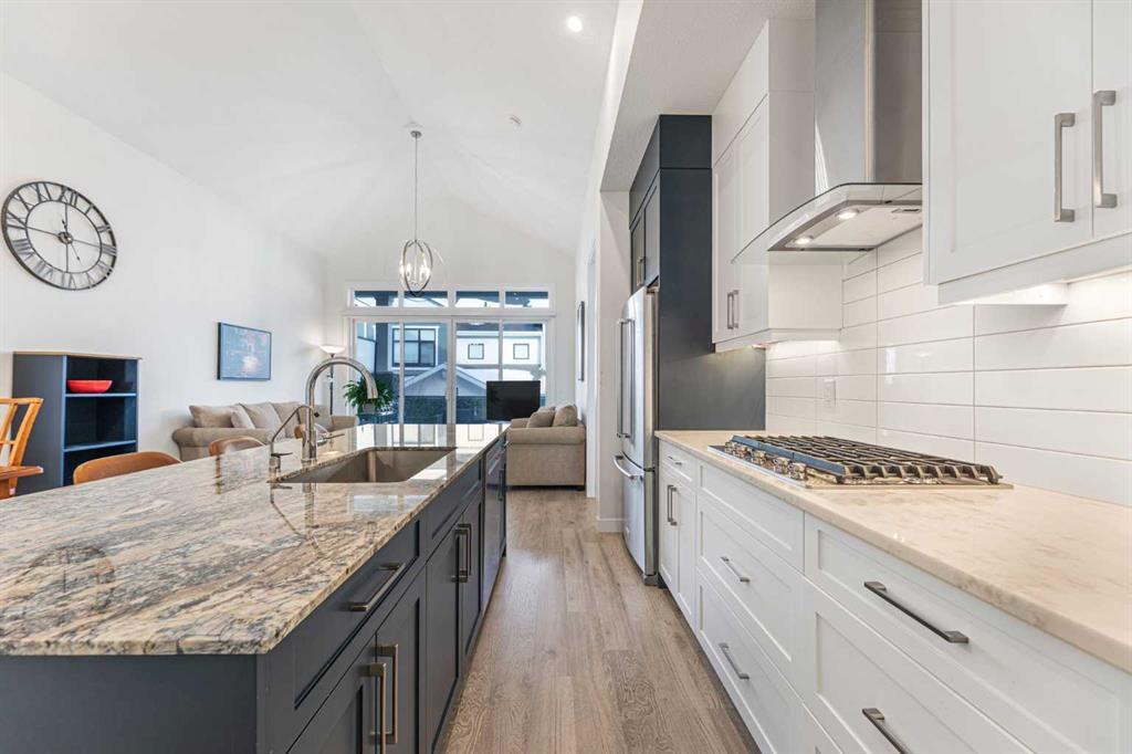 12572 Crestmont Boulevard Southwest, Calgary – Residential Row/Townhouse Listing Photo 11