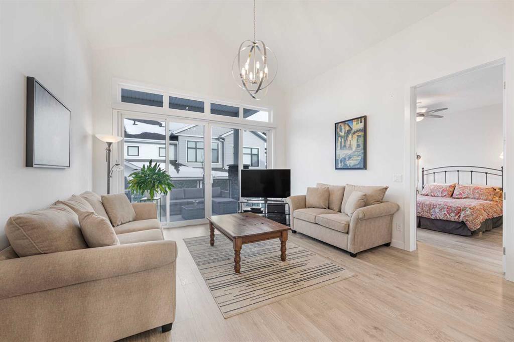 12572 Crestmont Boulevard Southwest, Calgary – Residential Row/Townhouse Listing Photo 14