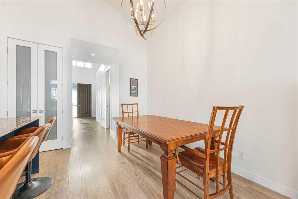 12572 Crestmont Boulevard Southwest, Calgary – Residential Row/Townhouse Listing Photo 6