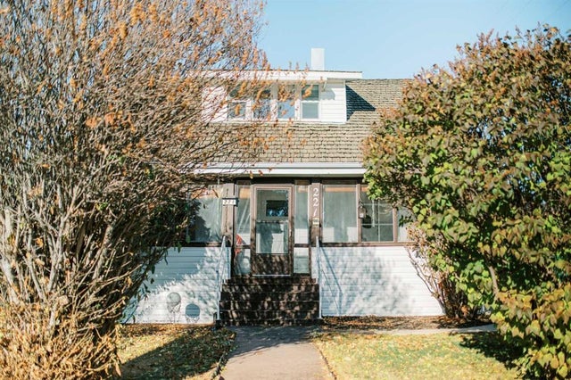 221 4th Avenue S, Big Valley