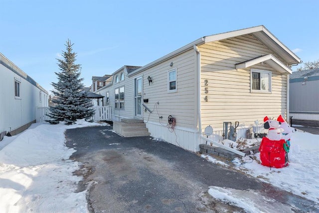254 Erin Woods Circle Se, Calgary