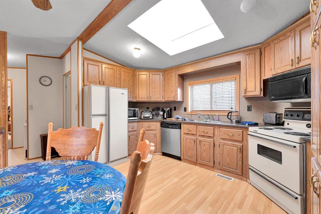 254 Erin Woods Circle Southeast, Calgary – Residential Detached Listing Photo 10