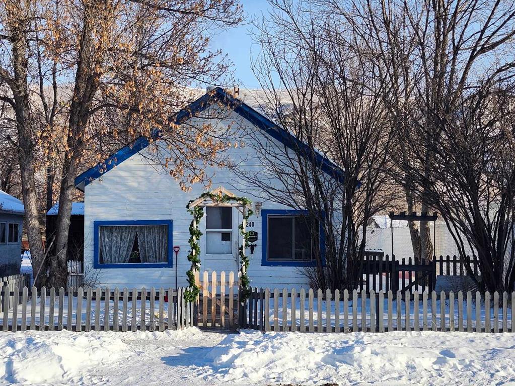 240 2 Avenue, Drumheller