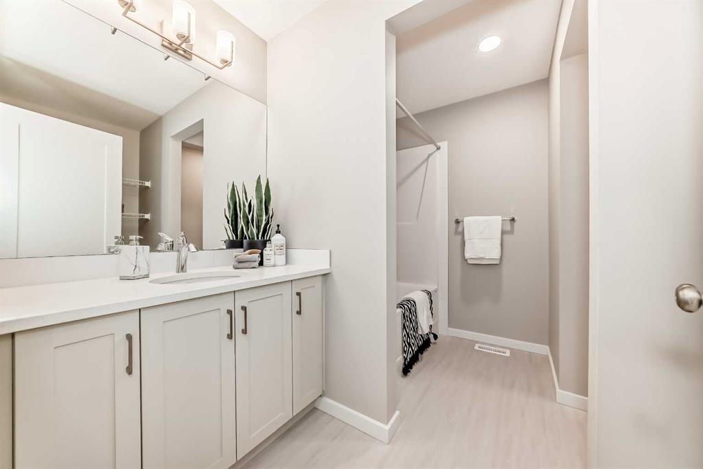 72 Lewisburg Close Ne Calgary Alberta T3P 2N4 Lewisburg Home For Sale