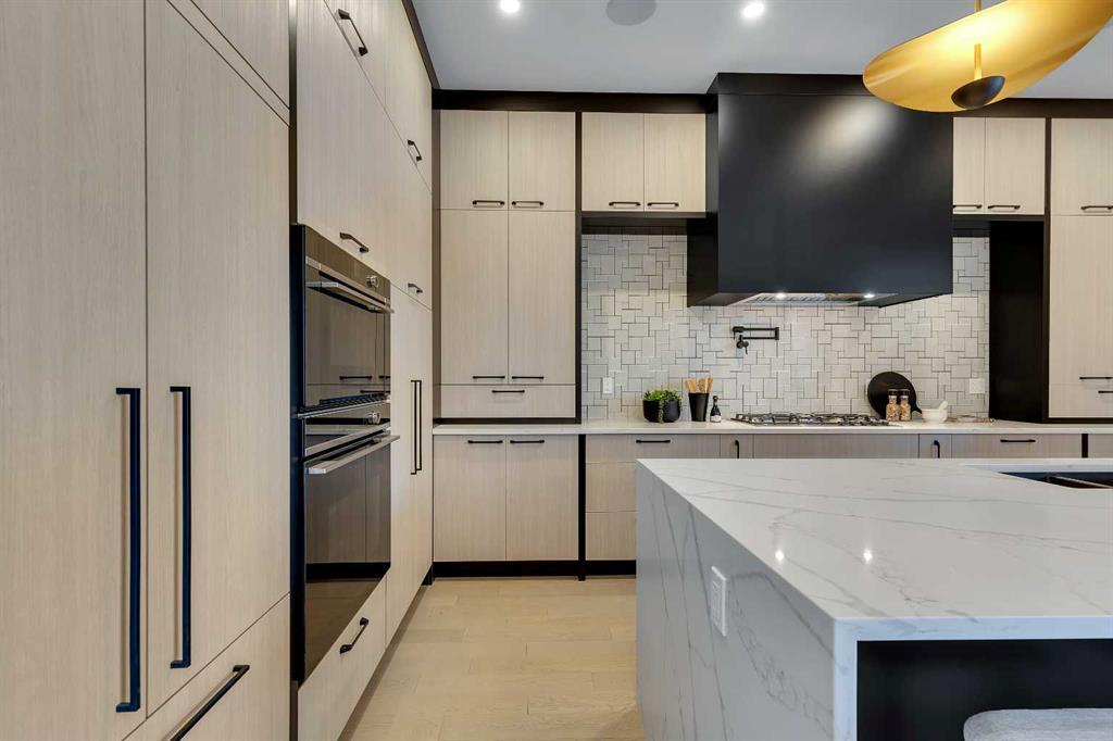 336 Normandy Drive Southwest, Calgary – Residential Detached Listing Photo 3