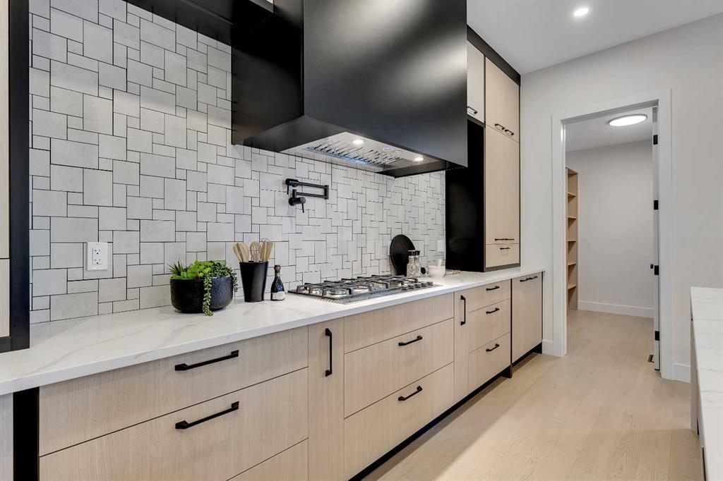 336 Normandy Drive Southwest, Calgary – Residential Detached Listing Photo 6