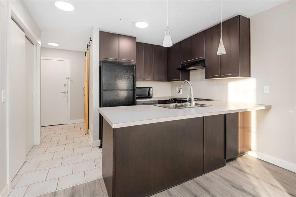 456, 35 Richard Court Southwest, Calgary – Residential Apartment Listing Photo 2