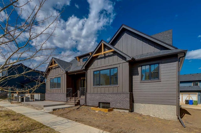 Home for Sale Located at 90 Treeline Gardens Southwest, Calgary, Alberta